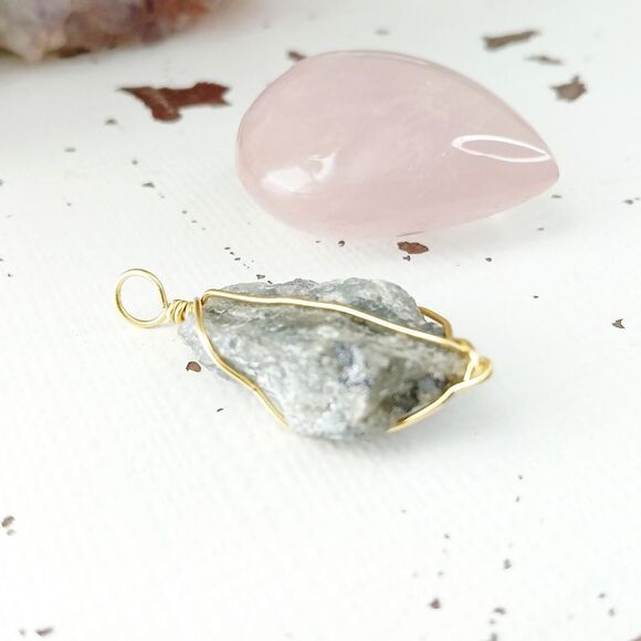 Wire Wrapped Labradorite Gemstone Pendant 1.75" - Picture 2 of 4